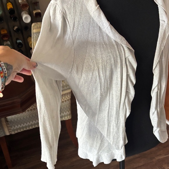 Source Unknown White Ruffled Shrug - Picture 2 of 4